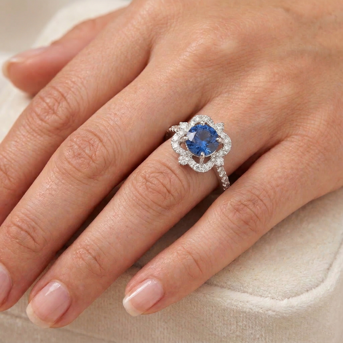 Rundschliff 4.30 ct Sri Lanka Blauer Saphir Aus der Erde Abgebauter Natürlicher Diamanten Fancy Ring
