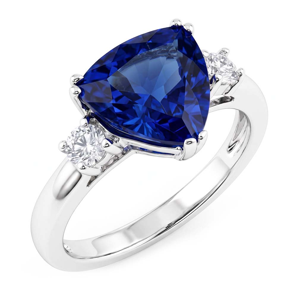 Samtblauer Saphir-Ring