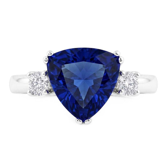 Samtblauer Saphir-Ring