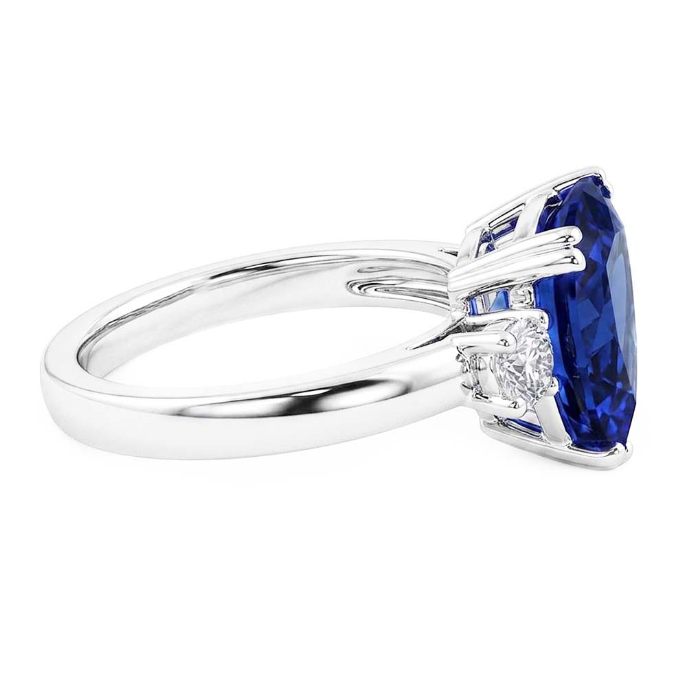 Samtblauer Saphir-Ring
