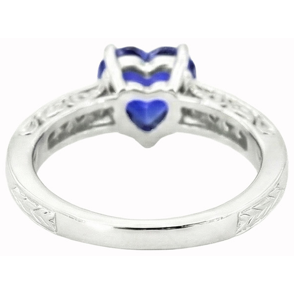 Saphir-Ring im Herzschliff