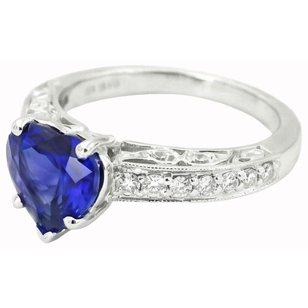 Saphir-Ring im Herzschliff