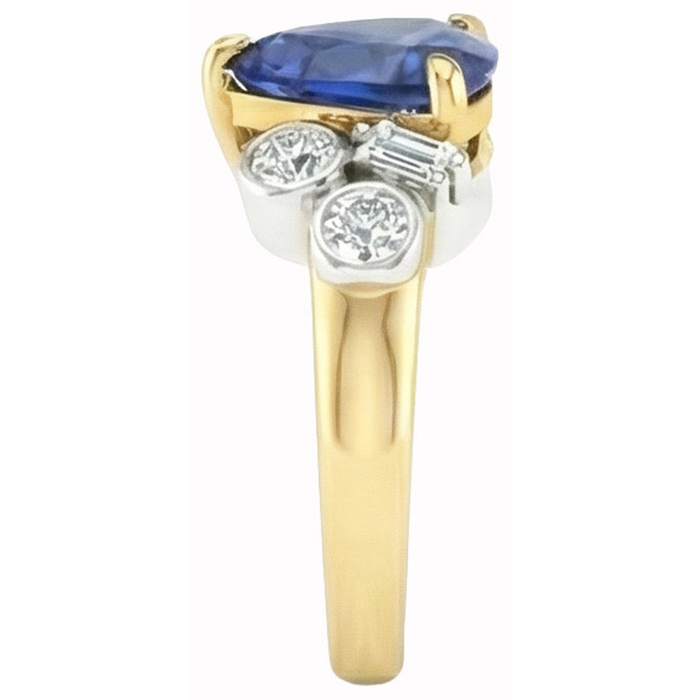 Saphirdiamanten aus Sri Lanka im Trillionenschliff aus Gelbgold 6.11 ct. Ring