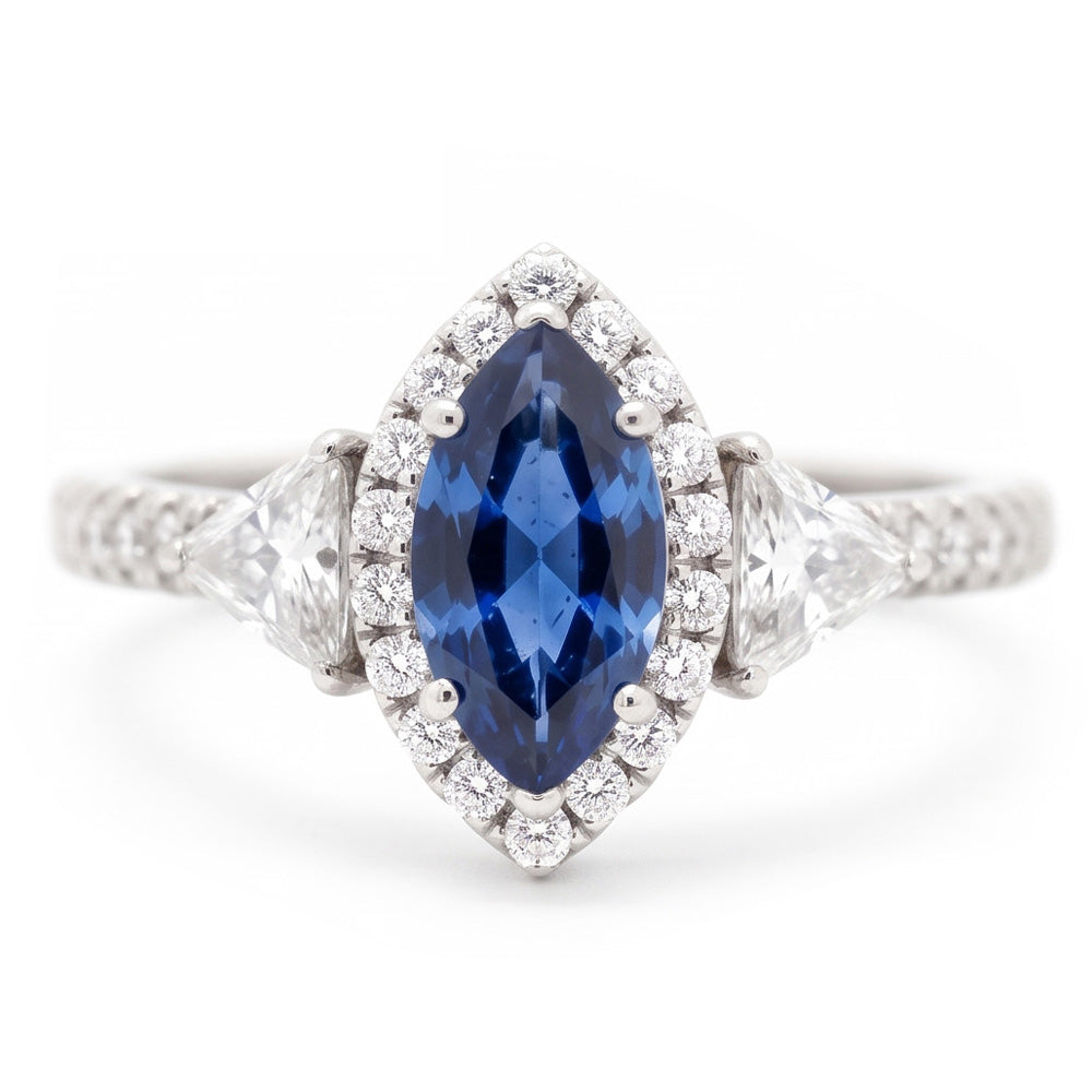 Saphir-Verlobungsring 3 Karat Echter Blauer Marquise Halo Drei-Stein Platin