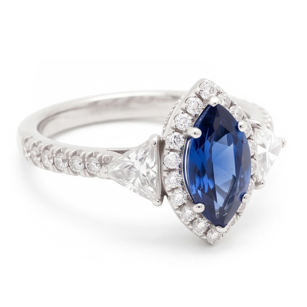 Saphir-Verlobungsring 3 Karat Echter Blauer Marquise Halo Drei-Stein Platin