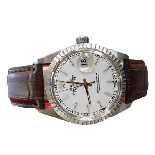 Silberfarbenes Zifferblatt mit Lünette, Datejust Rolex Herrenuhr, Lederarmband
