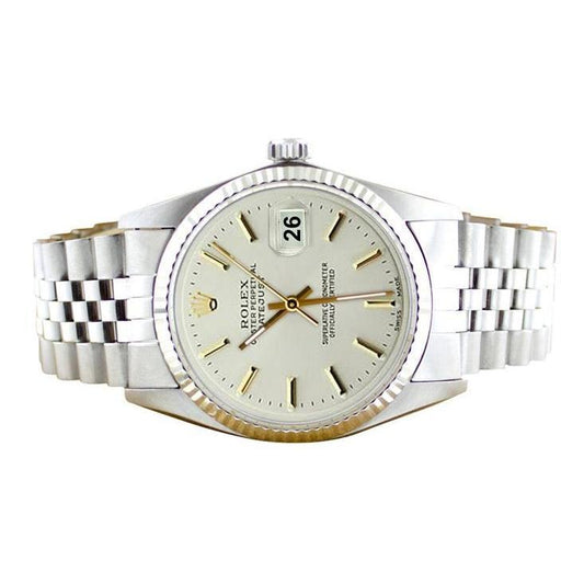 Silbernes Zifferblatt mit Lünette und zweifarbigem Rolex Datejust-Uhrenarmband
