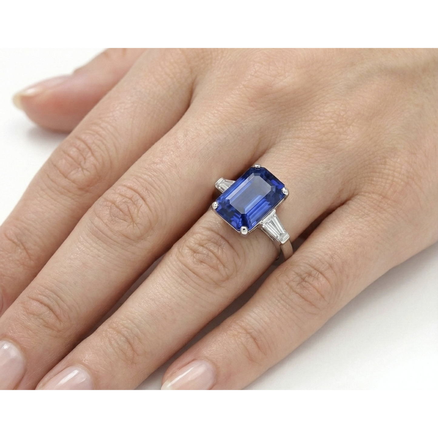 Smaragd 3 Steine Ring Srilankan Saphir 4,50 Karat Konische Baguettes
