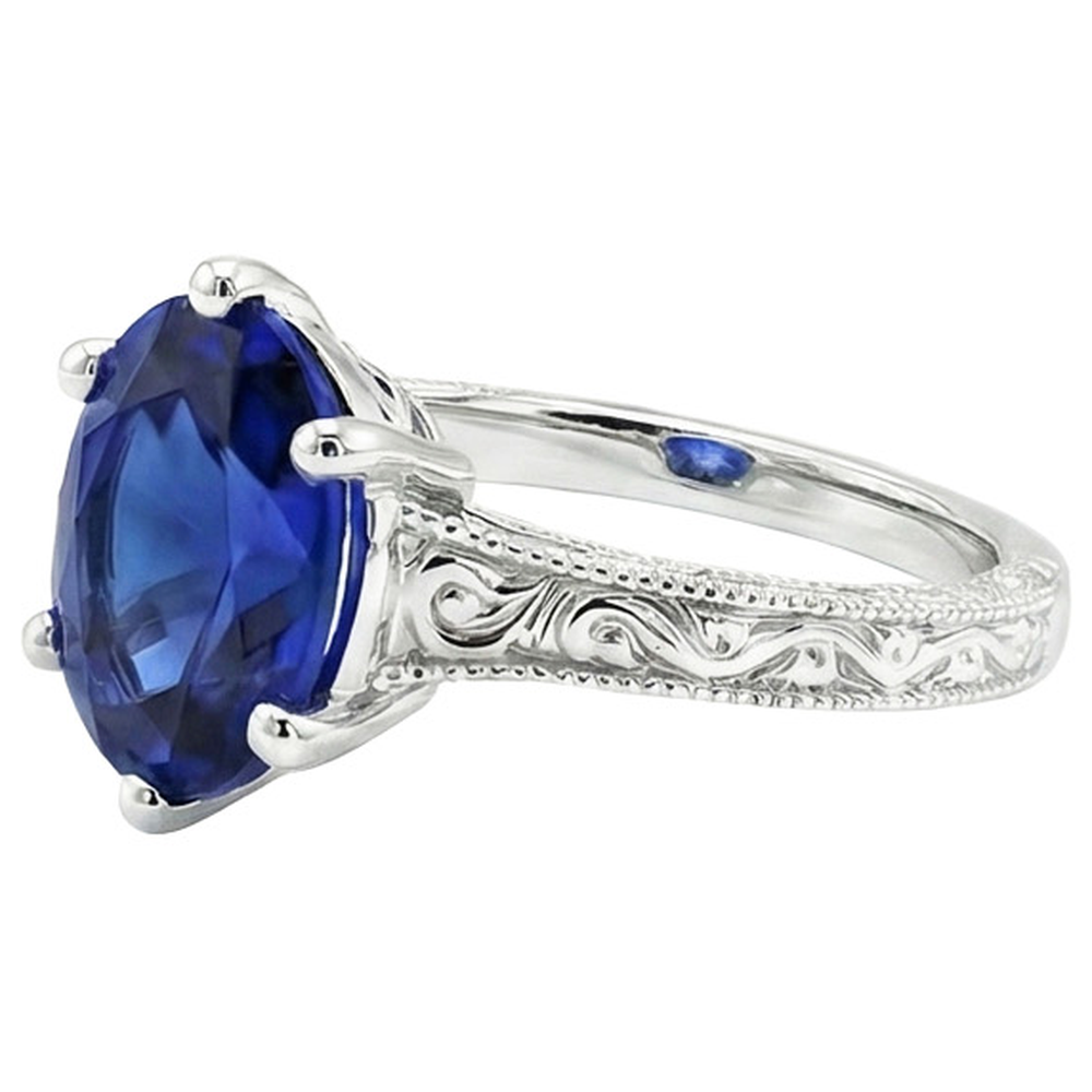 echter oval diamant 2Karat ring auf Weiß