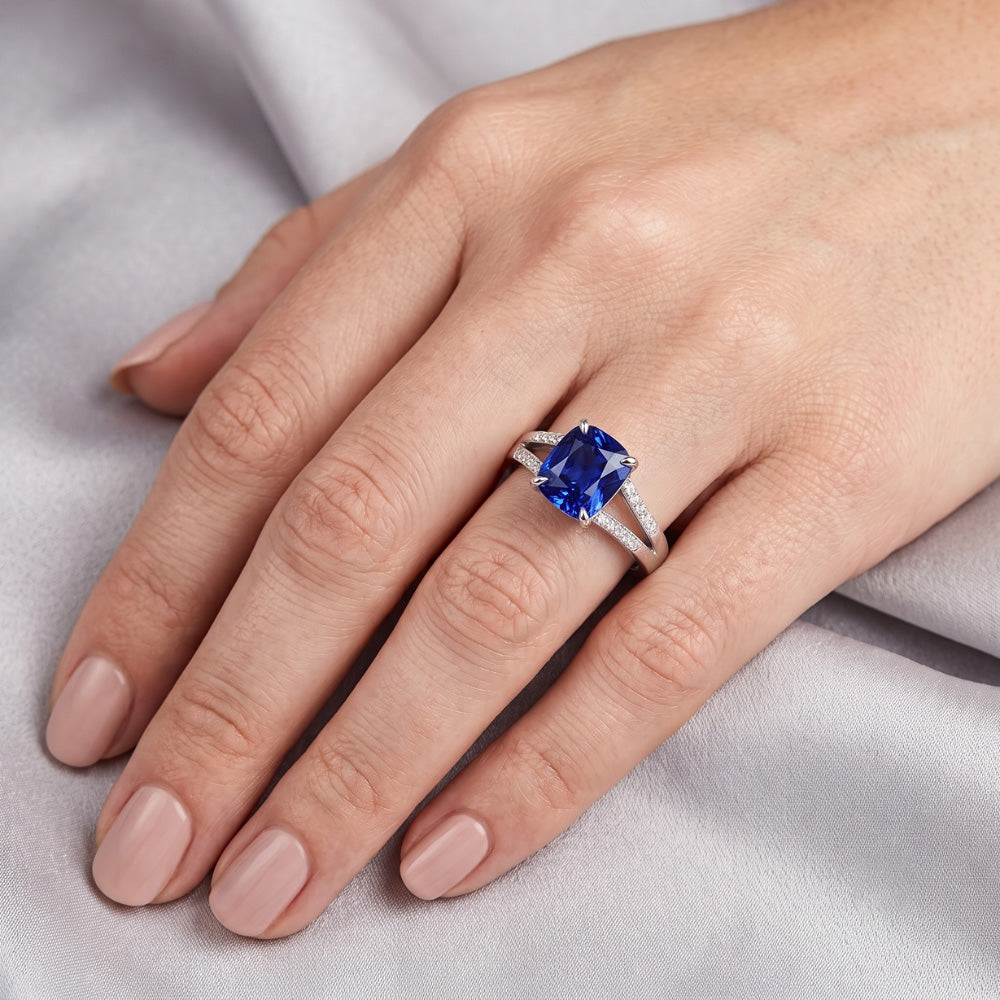 Solitär-Edelstein-Ring Strahlend blauer Saphir 1,50 Karat geteilter Schaft