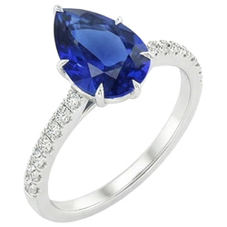 Solitär-Ring aus birnenblauem Saphir mit Akzenten in Pavé-Fassung 5 Karat