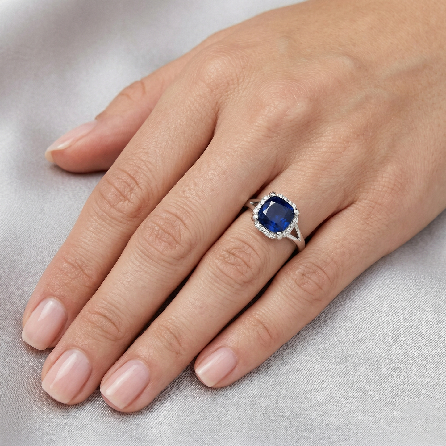 echter round saphir 2.50Karat ring mit Diamantbesatz