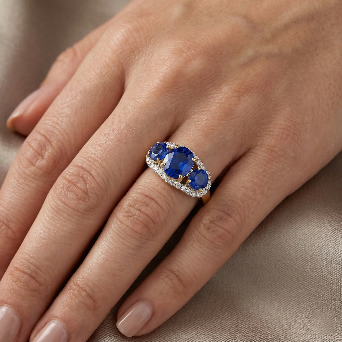 Sri Lanka Blauer Saphir Runde Aus der Erde Abgebauter Natürlicher Diamanten 6 Karat Ring Schmuck