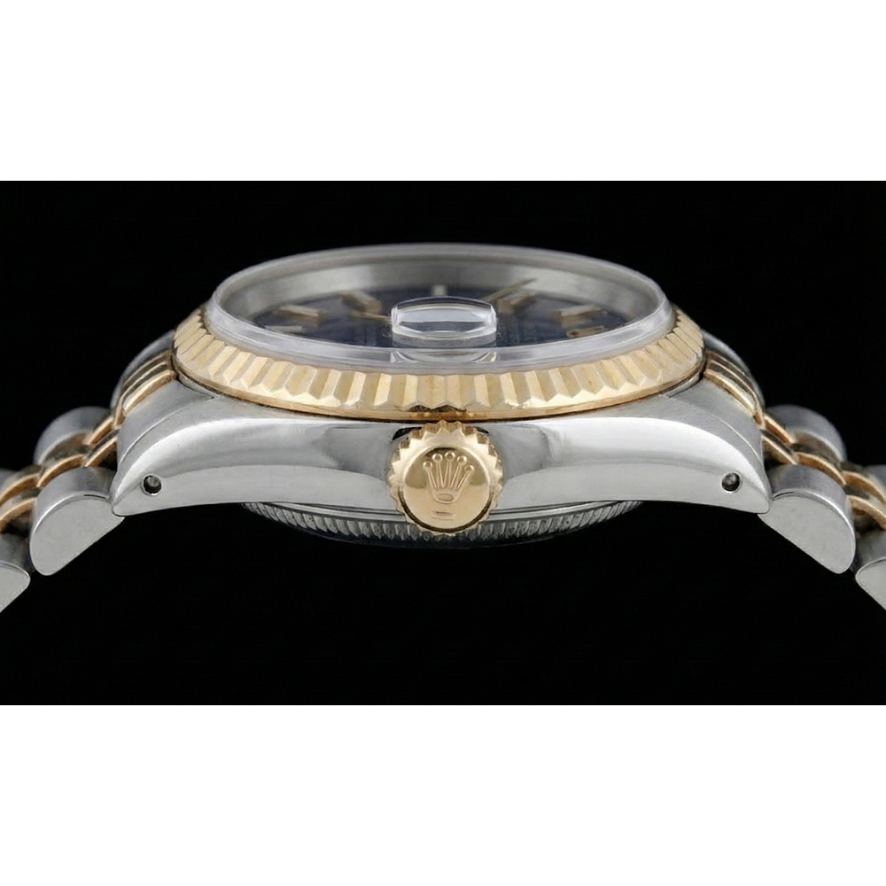 Uhr mit blauem Stick-Zifferblatt und geriffelter Lünette von Rolex Edelstahl mit goldener Jubilee-Klammer