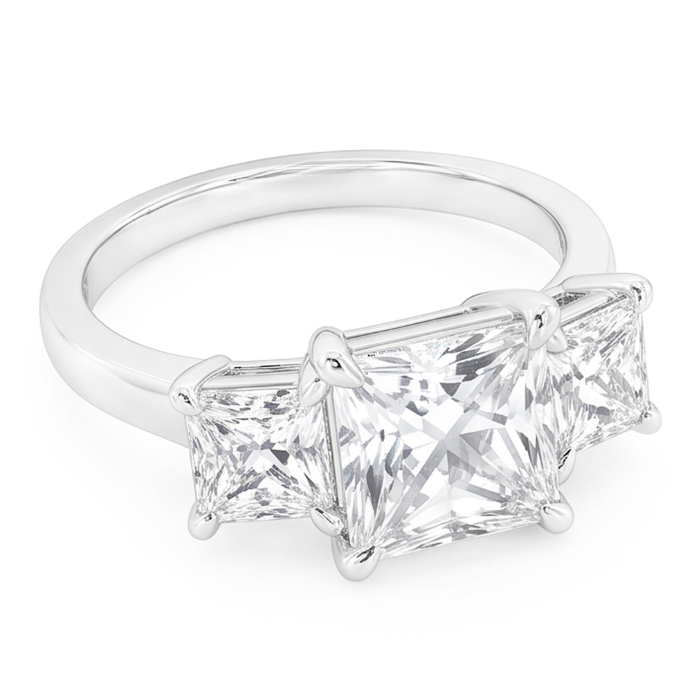 Vier-Karat-Echt-Aus der Erde Abgebauter Natürlicher Diamant-Ring mit drei Steinen im französischen Schliff