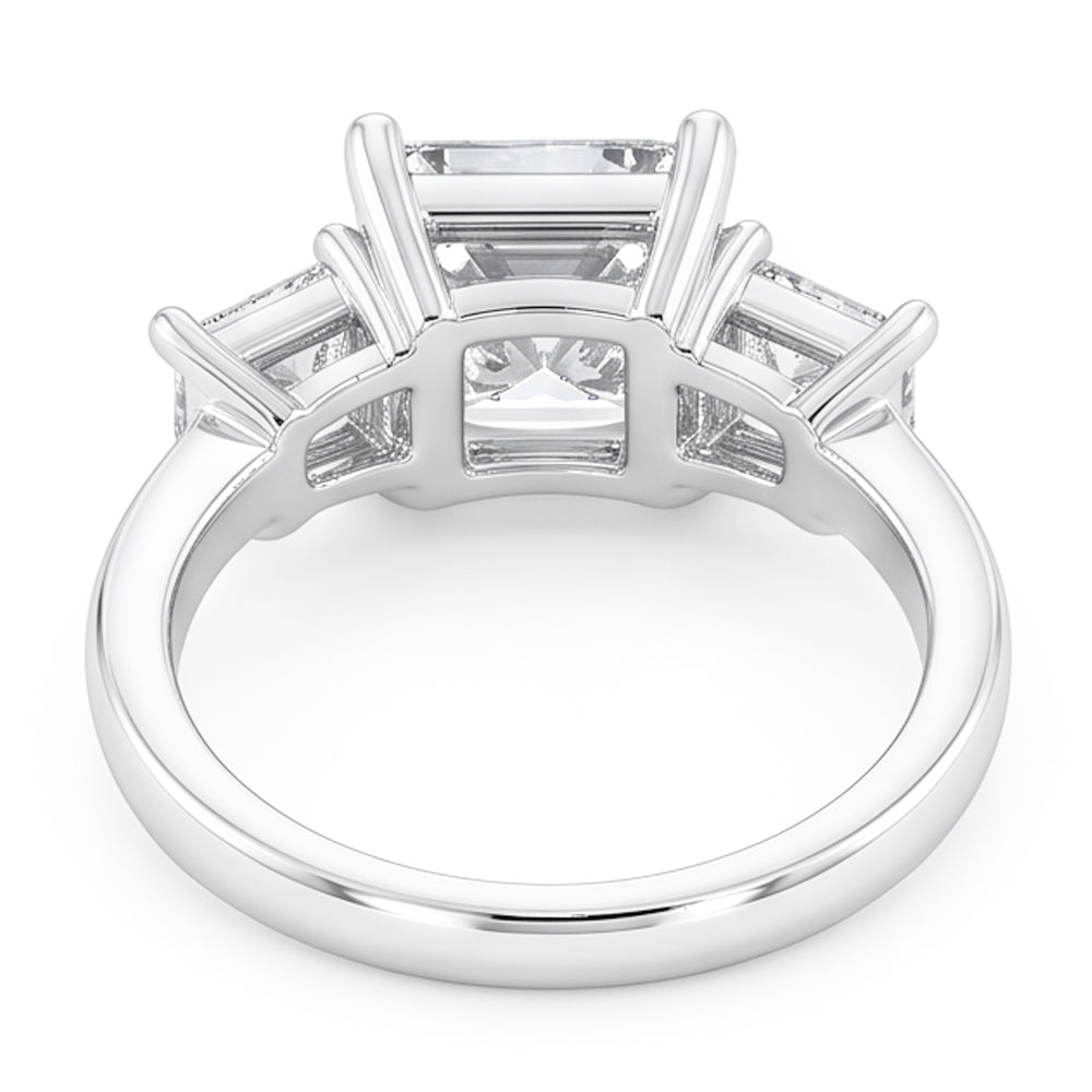Vier-Karat-Echt-Aus der Erde Abgebauter Natürlicher Diamant-Ring mit drei Steinen im französischen Schliff