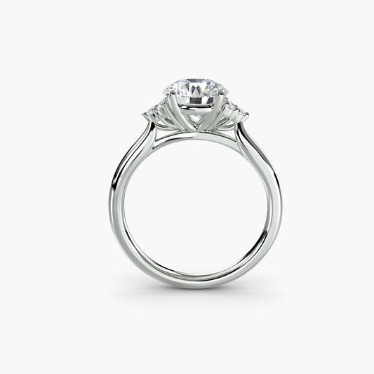 Brillantschliff Edelstein Ring in Gold – Frontansicht