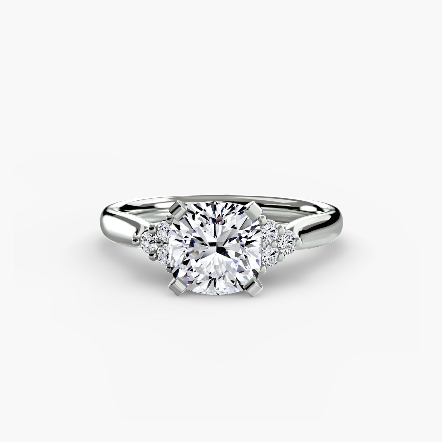 Brillantschliff Edelstein Ring in Gold – Schrägansicht