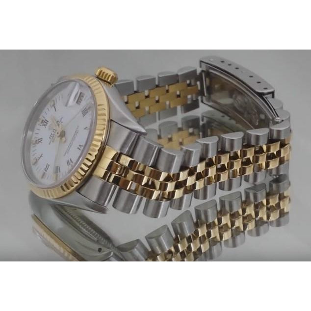 Weiße Rolex Datejust-Uhr mit römischem Zifferblatt und goldenem Armband2
