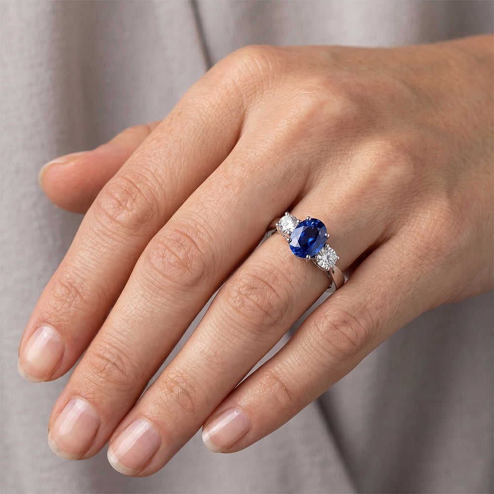 Weißgold 14K Drei Steine 3.50 Karat Saphir und Aus der Erde Abgebauter Natürlicher Diamanten Ring