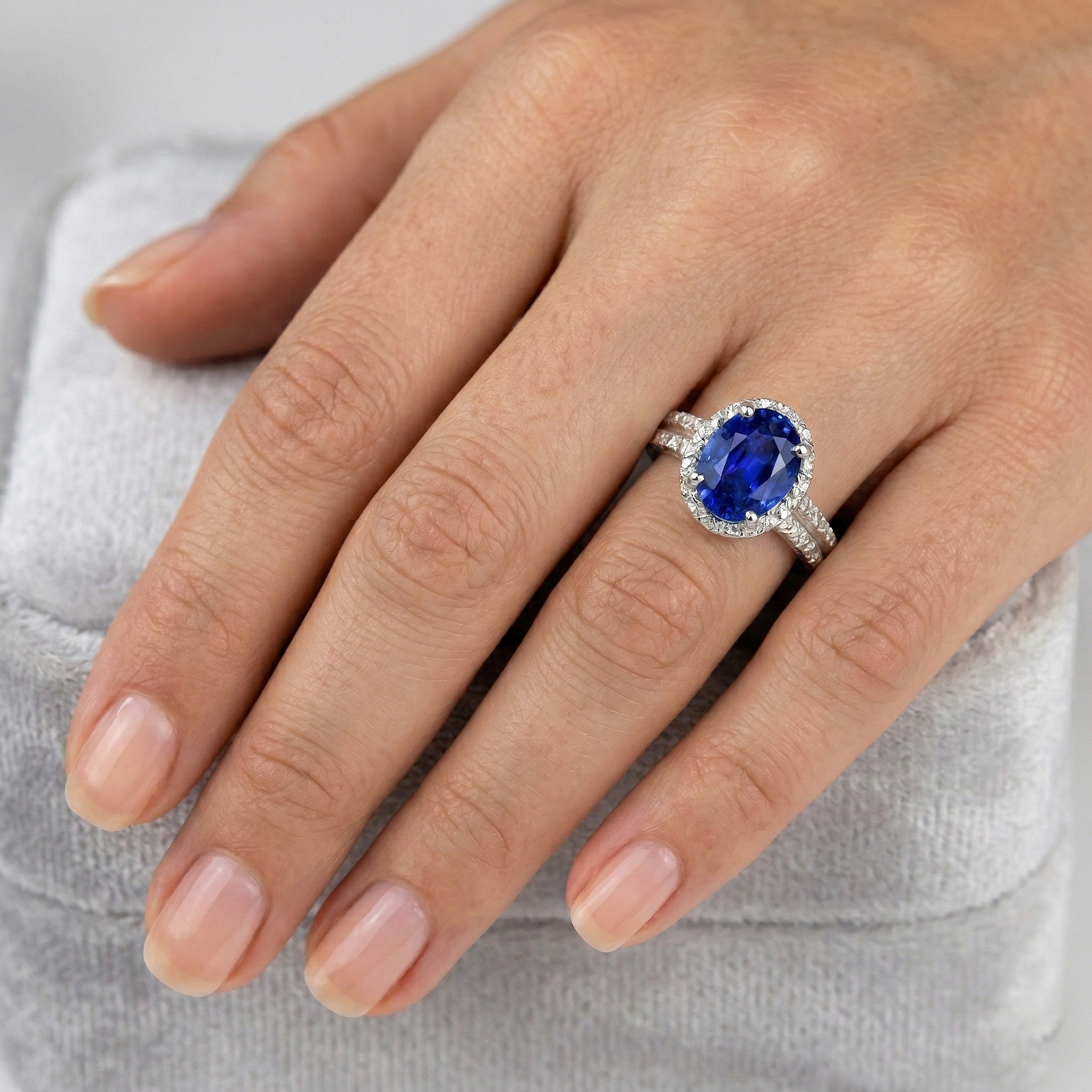echter oval diamant 4.81Karat ring mit Diamantbesatz