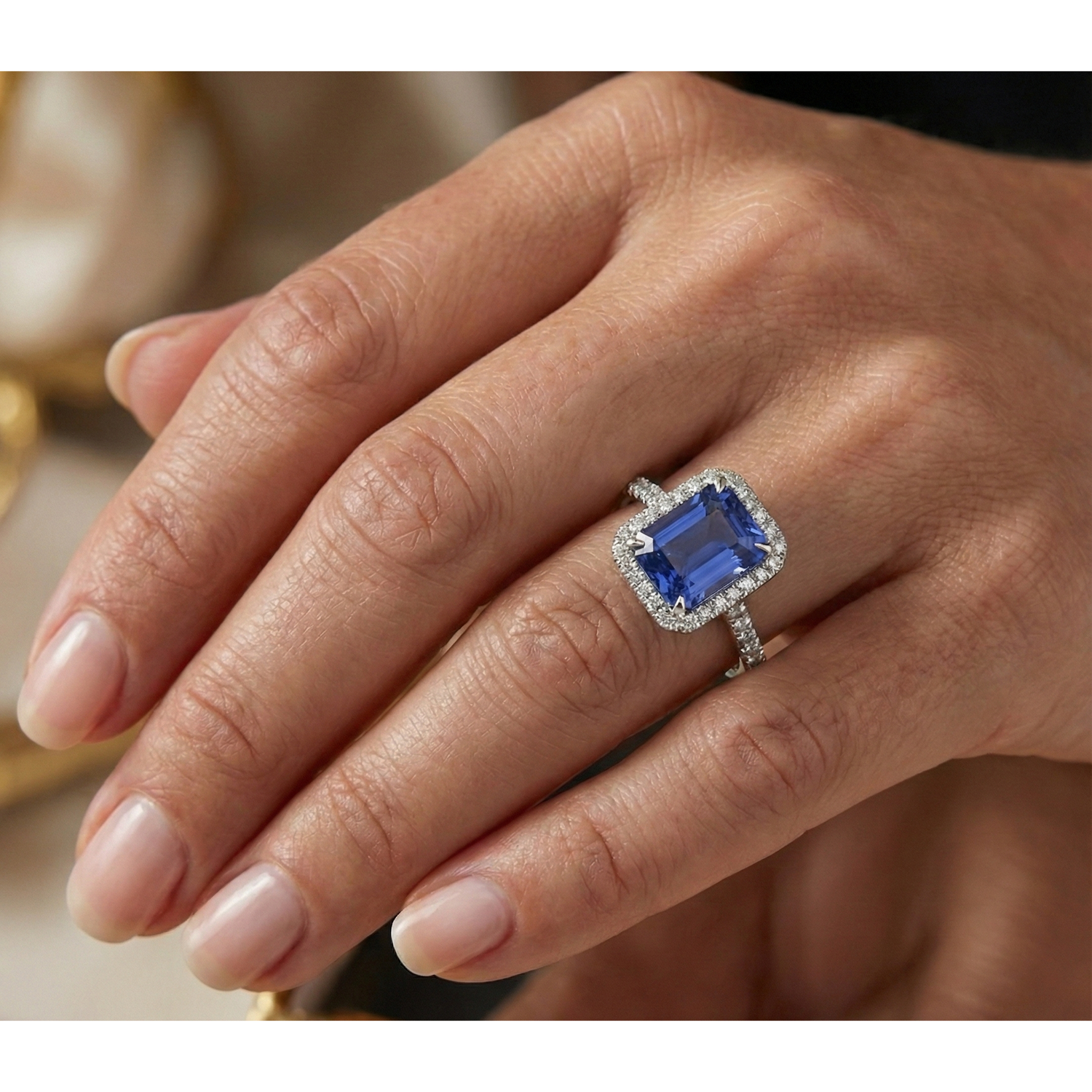 echter radiant diamant 4Karat ring auf Weiß