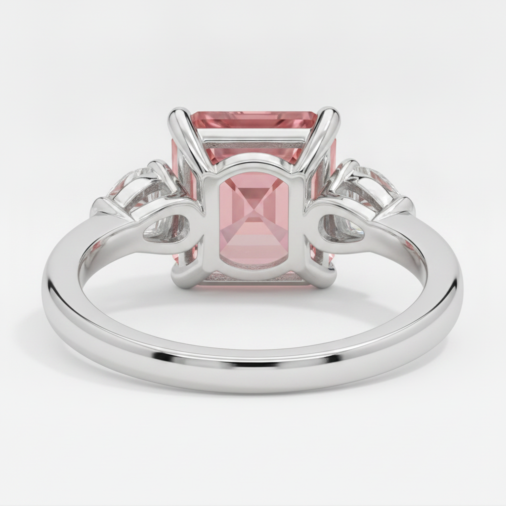 Padparadscha-Saphir-Dreisteinring 3,6 Karat Echter Asscher-Schliff und weiße Trillanten Platin