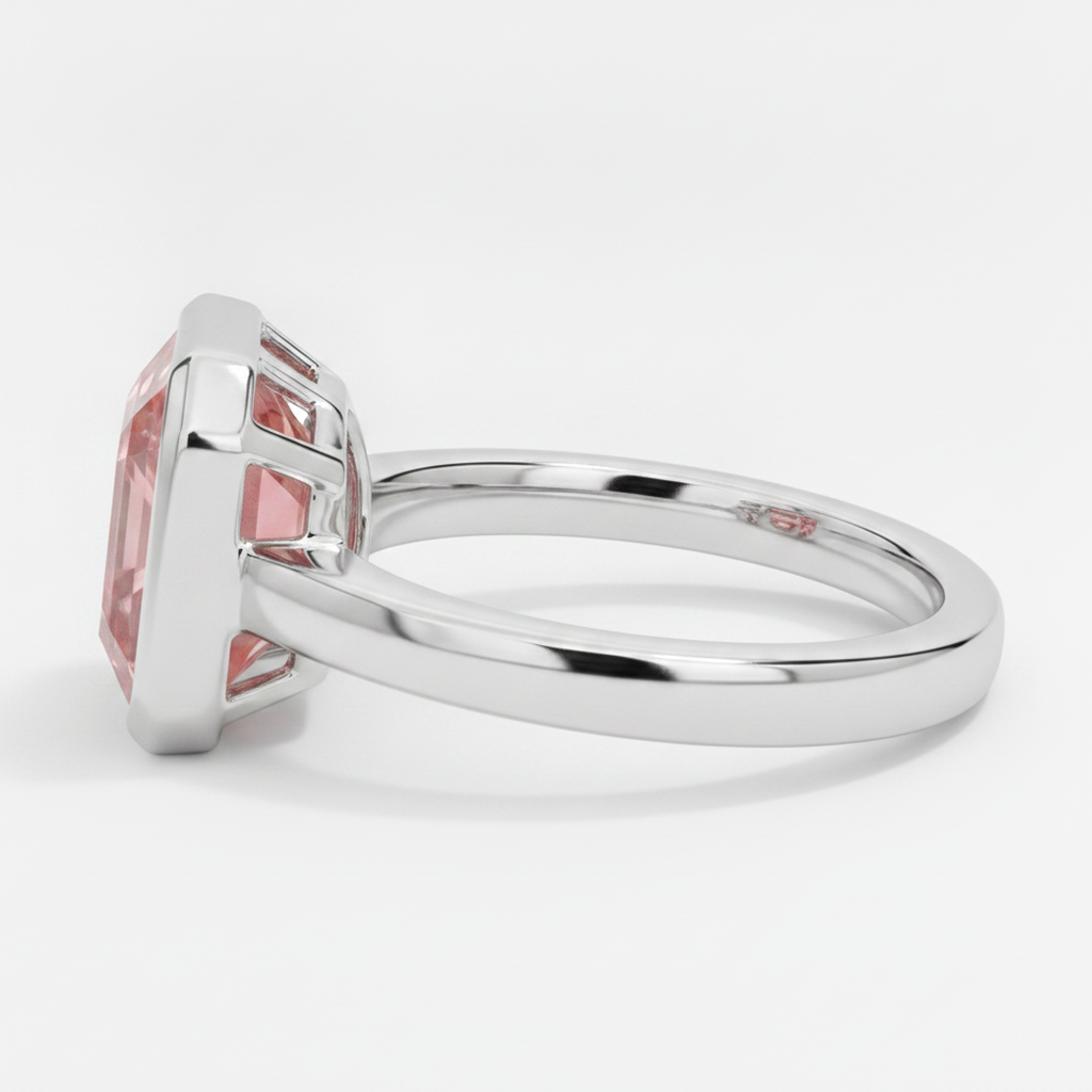 Echter pfirsichfarbener Padparadscha-Saphir 3 Karat Asscher-Schliff Solitärring mit Lünette aus Platin