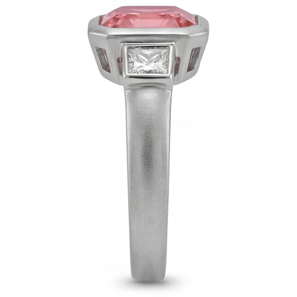 Verlobungsring mit pfirsichfarbenem Saphir, 2,9 Karat natürlicher Asscher-Padparadscha und weiße Baguette-Lünette, Drei-Stein, 14 Karat Gold