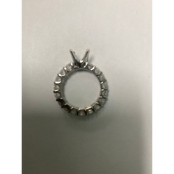 Diamant-Tennis-Collier mit 3 Krappen und runden Diamanten