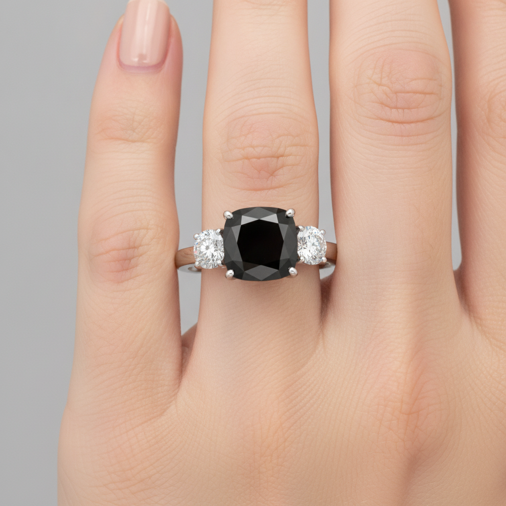 Verlobungsring mit dunklem Diamanten 6 Karat Echter schwarzer Kissenschliff Dreistein 14 Karat Weißgold