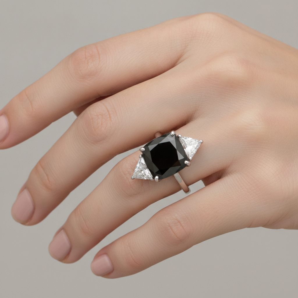 Schwarzer Damen-Verlobungsring 3,6 Karat echter Diamant im Kissenschliff Trillant Dreistein 14 Karat Weißgold
