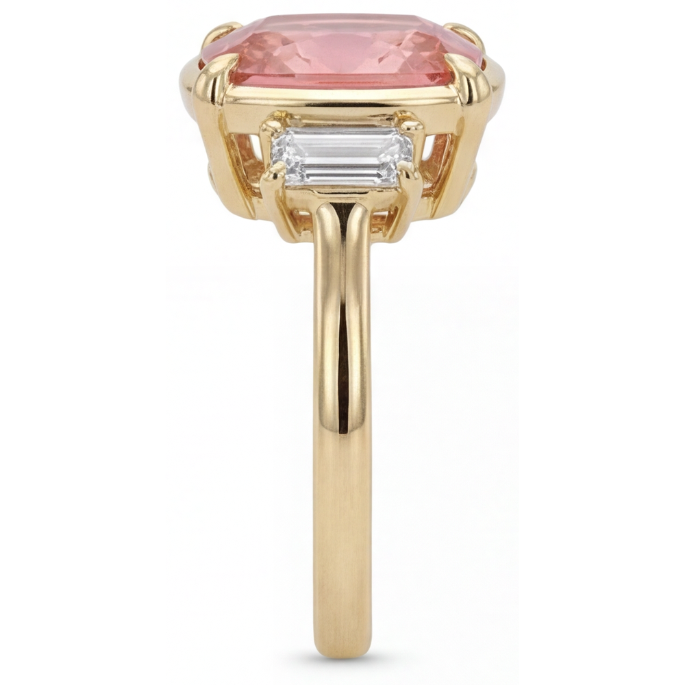 Padparadscha-Saphir- und Diamantring 3,4 Karat Echter Kissenschliff Weiße Baguettes Dreistein 14 Karat Gelbgold