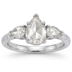Schimmernder Rosen-Schliff Diamant Dreisteinring – 1,5 Karat 14K