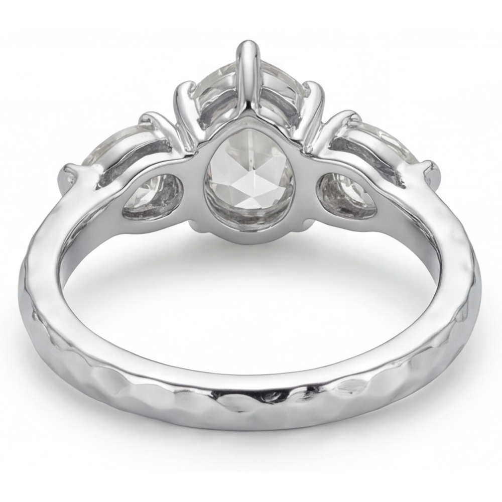 Dreisteinring 14K Weißgold mit Diamant – Draufsicht