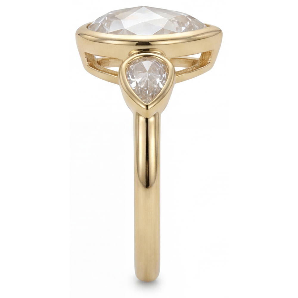 Dreisteinring 14 Karat Gelbgold mit Diamant – Schrägansicht