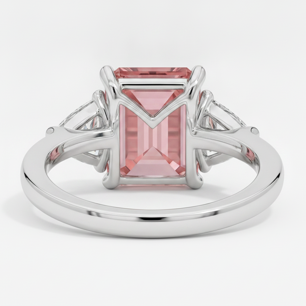 Padparadscha-Saphir-Ring 3,6 Karat Echter Smaragd und Weißer Trillant Dreistein Platin