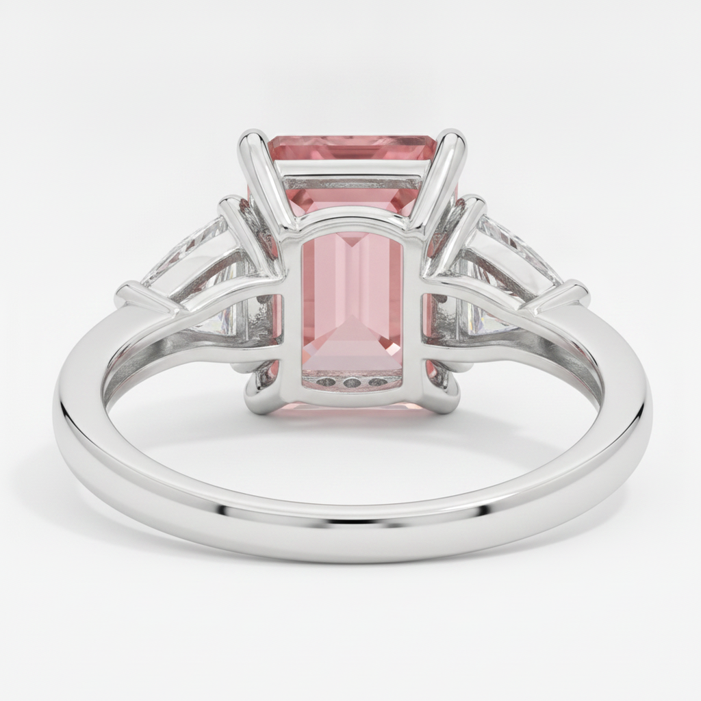 Padparadscha-Saphir-Ring 3,6 Karat Echter Smaragd und Weißer Trillant Dreistein Platin