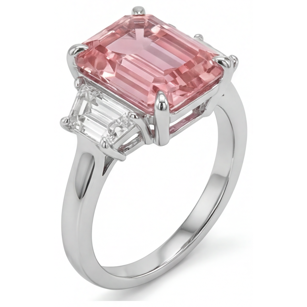 Pfirsichfarbener Padparadscha-Saphir, 4,6 Karat, im Labor gezüchtet, Smaragdschliff und weiße Trapeze, schlichter Dreisteinring, 14 Karat Gold