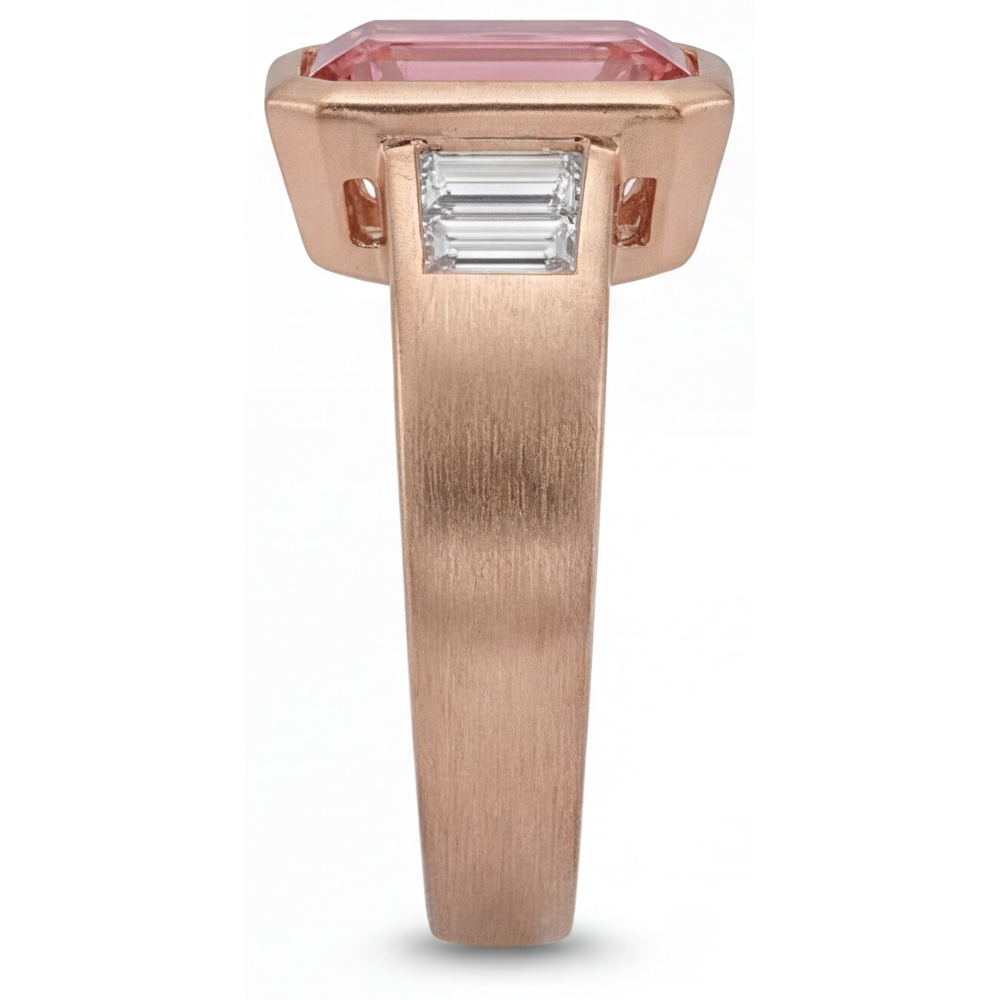 Oranger Padparadscha-Saphir-Ring 2,9 Karat, echter Smaragd und weiße Baguette-Lünette, Dreistein, 14 Karat Roségold