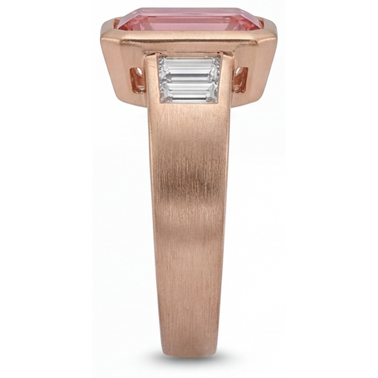 Oranger Padparadscha-Saphir-Ring 2,9 Karat, echter Smaragd und weiße Baguette-Lünette, Dreistein, 14 Karat Roségold