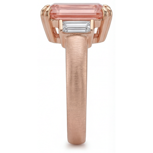 Oranger Padparadscha-Saphir-Ring 3,9 Karat, echter Smaragd und weiße Baguettes, Drei-Steine-Ring, 14 Karat Roségold