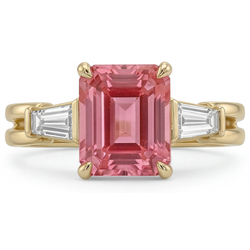 Pfirsich-Saphir-Ring, 2,9 Karat, echter Padparadscha im Smaragdschliff und weiße Baguettes, Dreistein-Ring, 14 Karat Gelbgold