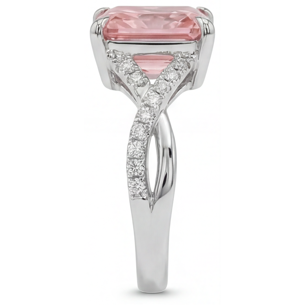 Pavé-Ring aus 14 Karat Weißgold mit 2,8 Karat Pfirsich-Padparadscha-Saphir und echtem Smaragd