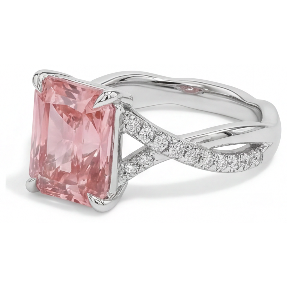 Pavé-Ring aus 14 Karat Weißgold mit 2,8 Karat Pfirsich-Padparadscha-Saphir und echtem Smaragd