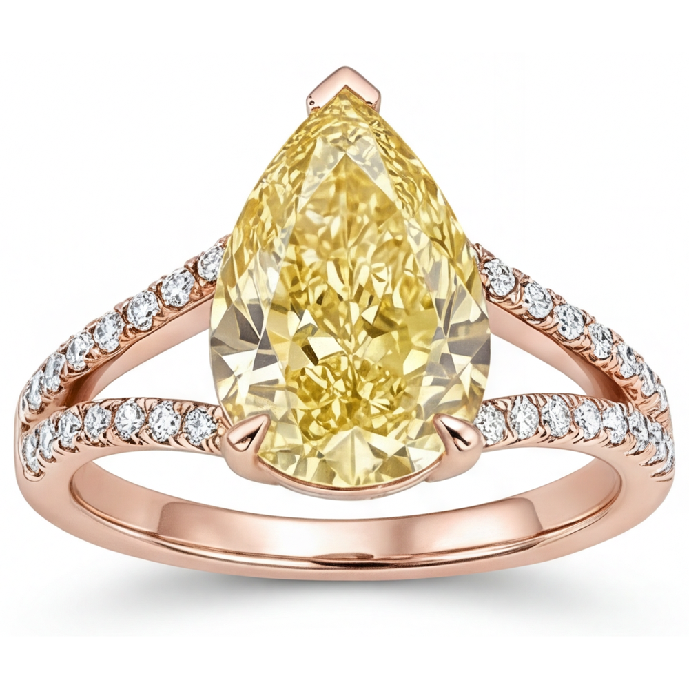 Luxuriöser Fancy Gelber Diamant Solitär mit Seitensteinen 2,50 Karat – Schrägansicht