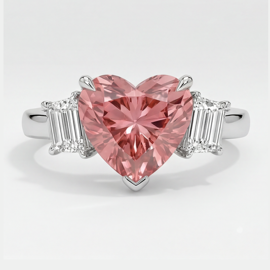Padparadscha-Saphir-Ring 3,6 Karat Natürliche Herzform und weiße Baguettes Dreistein Platin