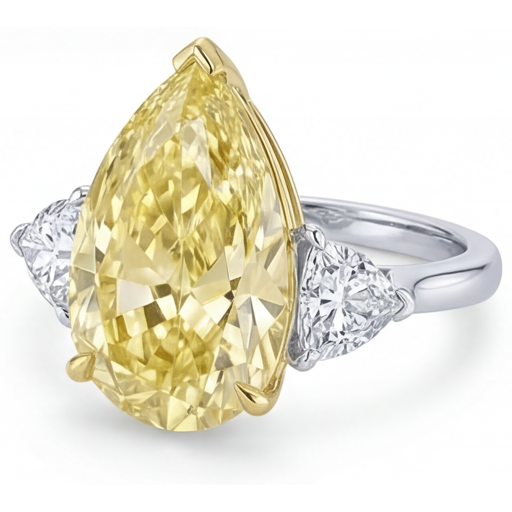 Handgemachter Kanariengelber Diamant Trilogie-Ring 5 Karat – Schrägansicht