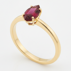 Rubinring 1,5 Karat Echter Burma-Rubin im Marquise-Schliff Solitär 18 Karat Gold
