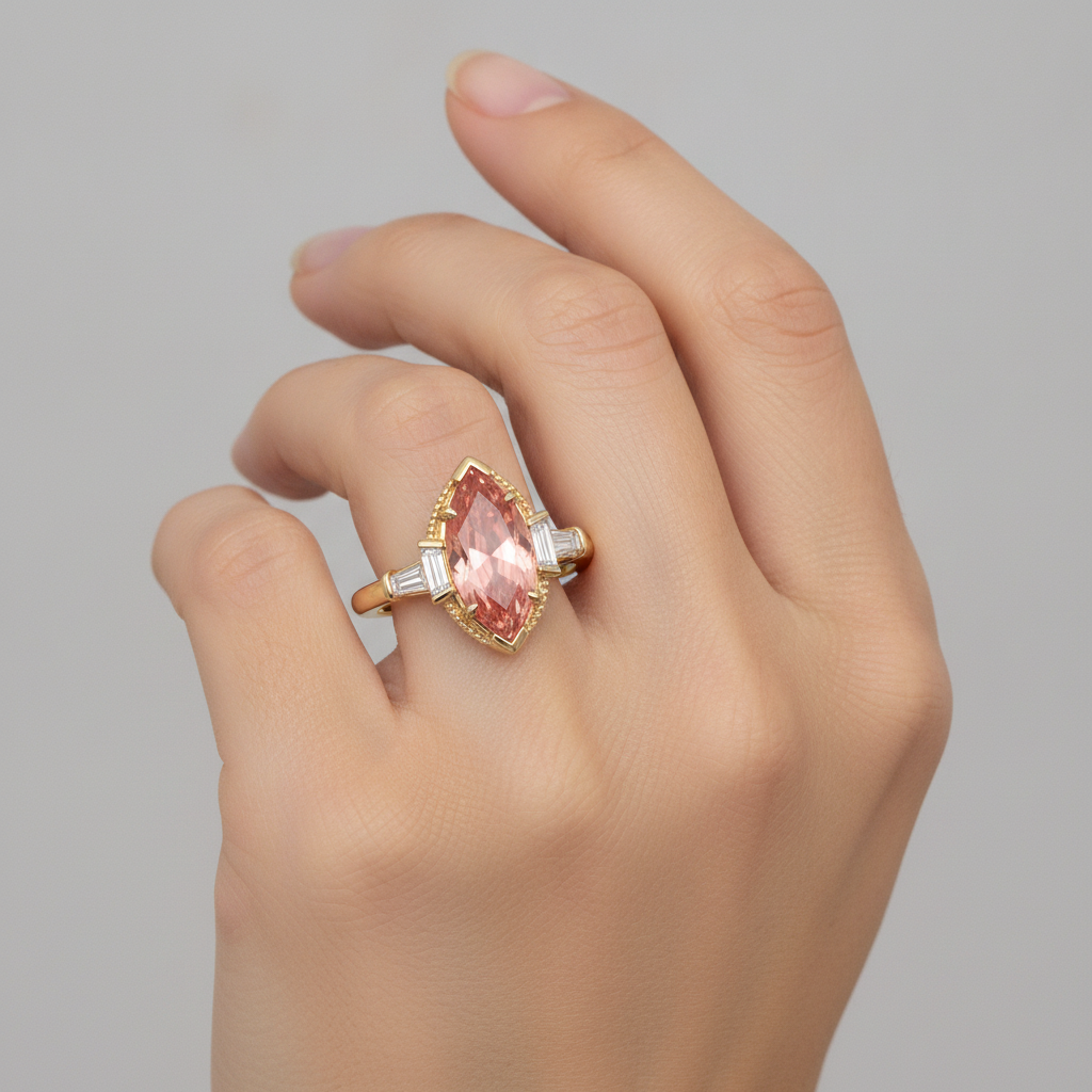 Padparadscha-Saphir-Ring, 4,1 Karat, im Labor gezüchtet, Marquise- und weiße Baguette-Steine, Dreistein, schlicht, 14 Karat Gelbgold